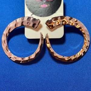 Fashion gold hoop earrings